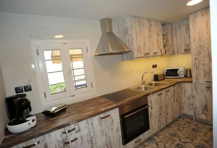 Crecian Water Front 公寓 *